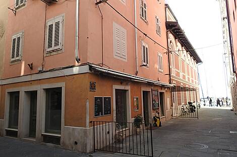 Двухкомнатная квартира возле моря: 3