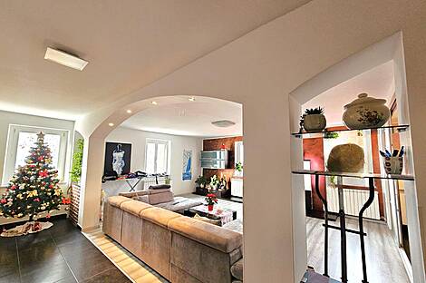 Жильё с пятью комнатами в Хрватини: 2