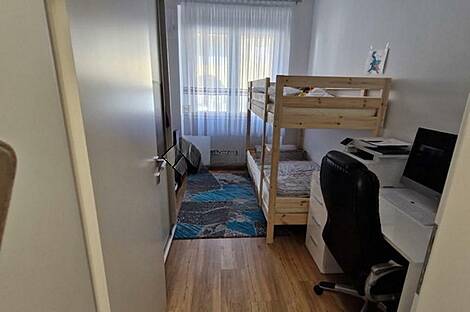 Квартира с тремя комнатами на улице Доленская.: 4