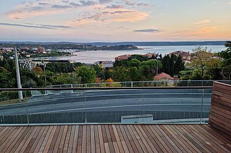 Квартира с тремя комнатами на Белокришке 6: 1