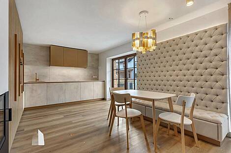 В начале Бледа находится дом: 3