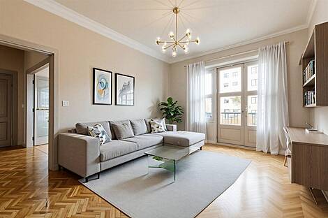 Квартира в центре на 3.5 комнаты, совершенно новая.: 1