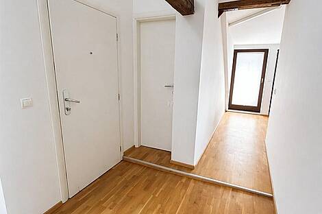 Квартира с пятью комнатами расположена на Тржашка шоссе.: 2