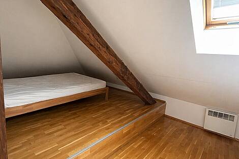 Квартира с пятью комнатами расположена на Тржашка шоссе.: 5