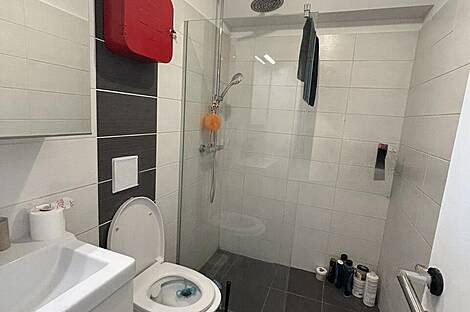 Квартира с пятью комнатами расположена на Тржашка шоссе.: 11