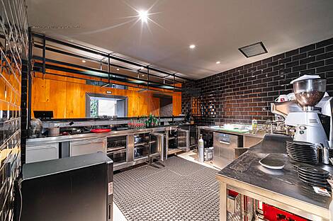 Помещение под коммерцию в центральной части города: 10