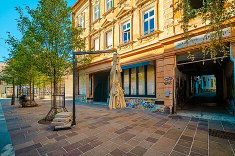 Помещение под коммерцию в центральной части города: 15