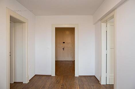 Квартира с пятью комнатами в Копере: 5