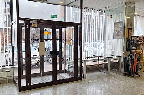 Склад в виде офисного помещения: 2
