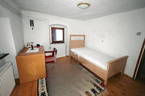 Здание, Кропа: 15
