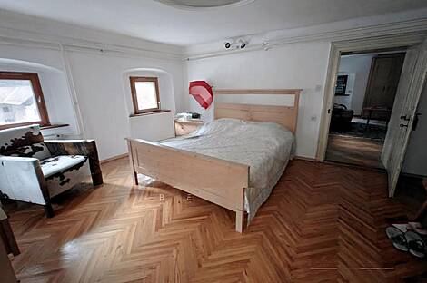 Здание, Кропа: 17