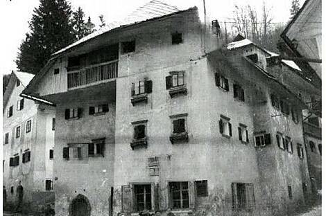 Здание, Кропа: 28
