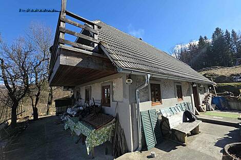 Дом, хозяйство на возвышенности.: 5