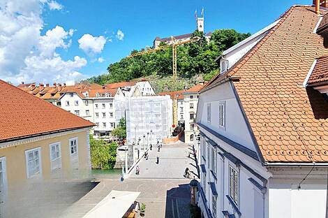 Квартира с тремя комнатами в центральной части города: 2