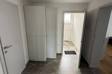 Коммерческое здание в Врховцах: 7