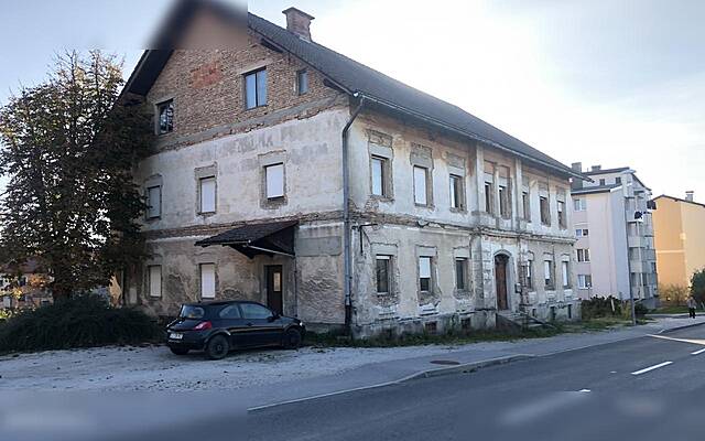 Продажа, дом, двухквартирный: LOGATEC, ТОВАРНИШКА ЦЕСТА, 979,2 м2: 3