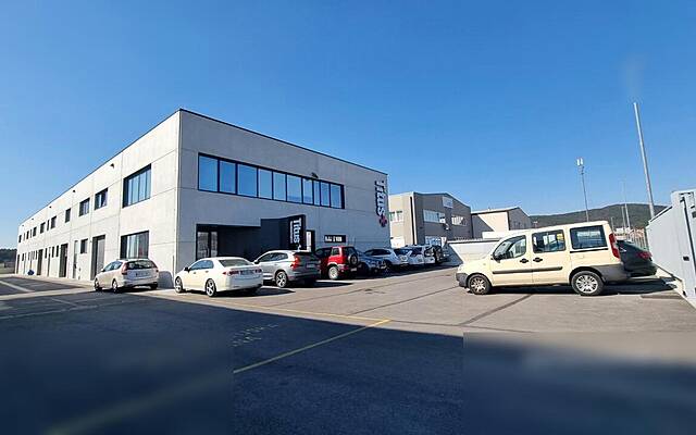 Продажа, офисное помещение, совмещенное помещение: HRPELJE, OIC, 2750 м2: 2