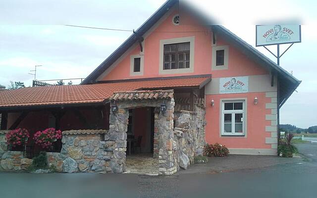 Расположение торгового помещения: Замаркова, 390 м2 (продажа): 1